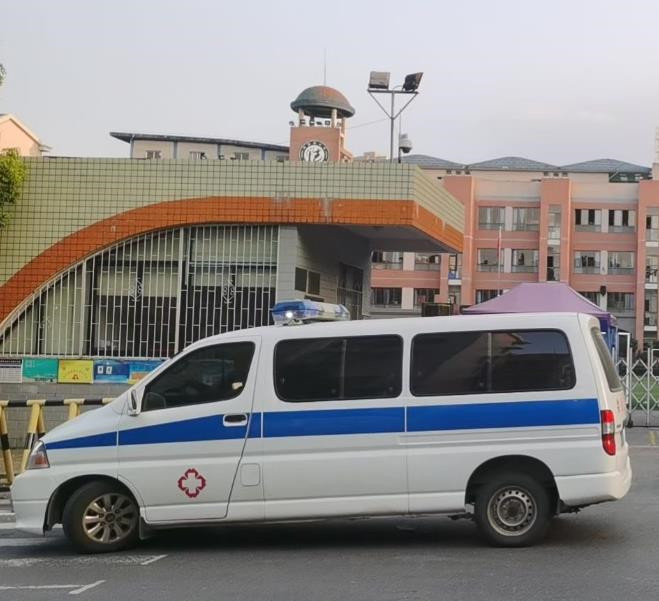 上思救护车出租护送骨折病人一公里多少钱